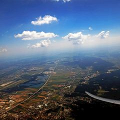 Flugwegposition um 10:57:28: Aufgenommen in der Nähe von Gemeinde Stallhofen, Österreich in 1701 Meter